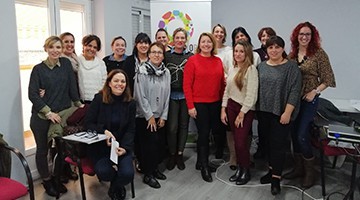 La psicóloga Sandra Poudevida cierra una jornada de formación para cuidadores de persones con Alzheimer organizado por la Fundación