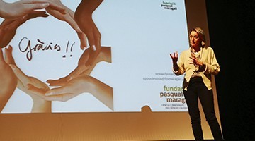 La psicóloga Sandra Poudevida presenta una charla en el Aula Universitària de la Gent Gran de Castellar del Vallès