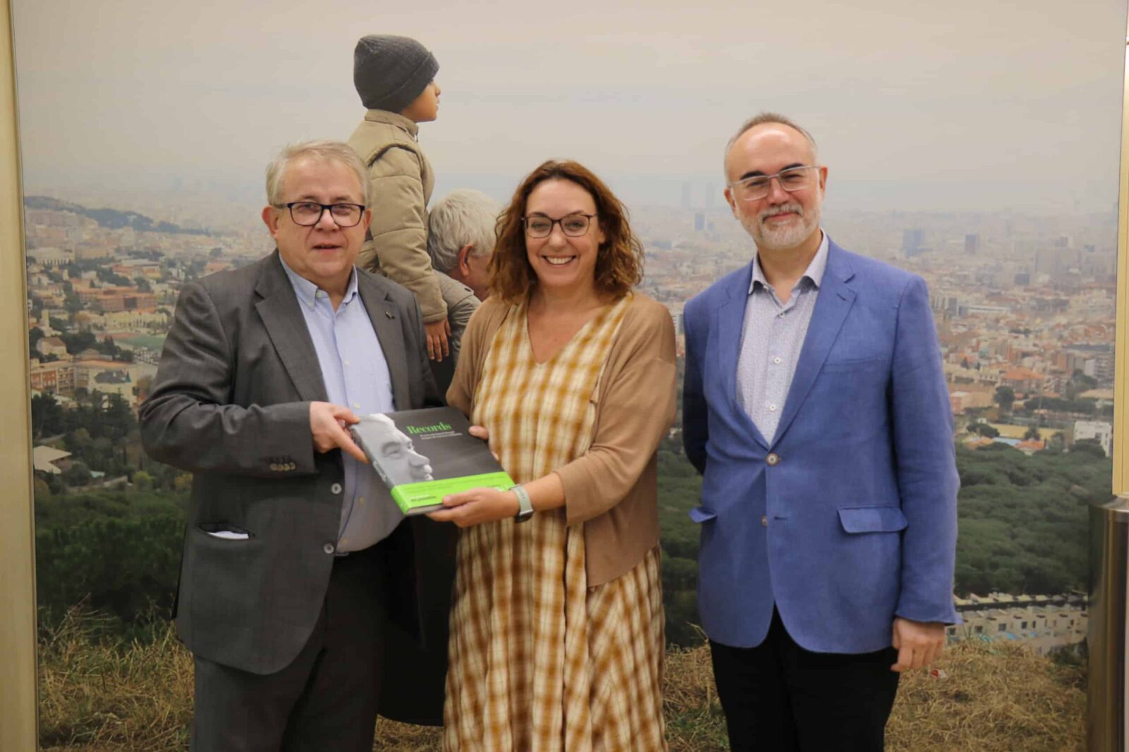 El president del Col·legi de Metges de Barcelona, Jaume Padrós Selma, i el seu tresorer, Lluís Esteve Balagué, visiten la Fundació Pasqual Maragall