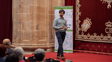 Impulsem la divulgació sobre l'Alzheimer a Oviedo, amb la xerrada «Quan cuides, l'Alzheimer fa un pas enrere»