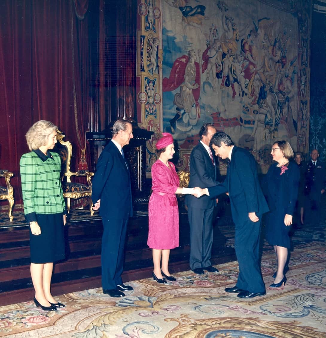 La reina Isabel II y Pasqual Maragall (1988)